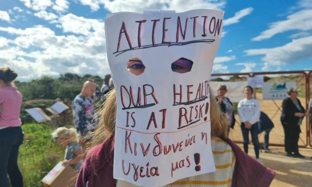 Συγκέντρωση διαμαρτυρίας για την περιβαλλοντική μόλυνση στο Ακρωτήρι Χανίων